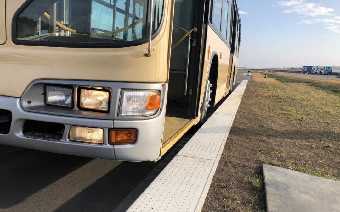 Bridgestone s’appuie sur son expertise pneumatiques et caoutchouc pour aménager un accès sans barrière aux autobus dans le village des athlètes pour les Jeux Olympiques et Paralympiques de Tokyo 2020