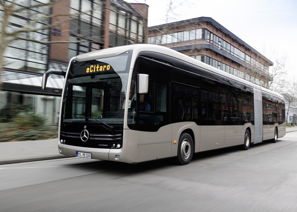 Vlak voor de Rollout: De nieuwe volledig elektrische gelede bus, de Mercedes-Benz eCitaro G met innovatieve solid-state batterijen