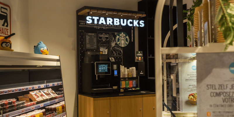 Q8 speelt met Starbucks als nieuwe partner in op grote vraag naar gepersonaliseerde koffie met smaakjes on-the-go
