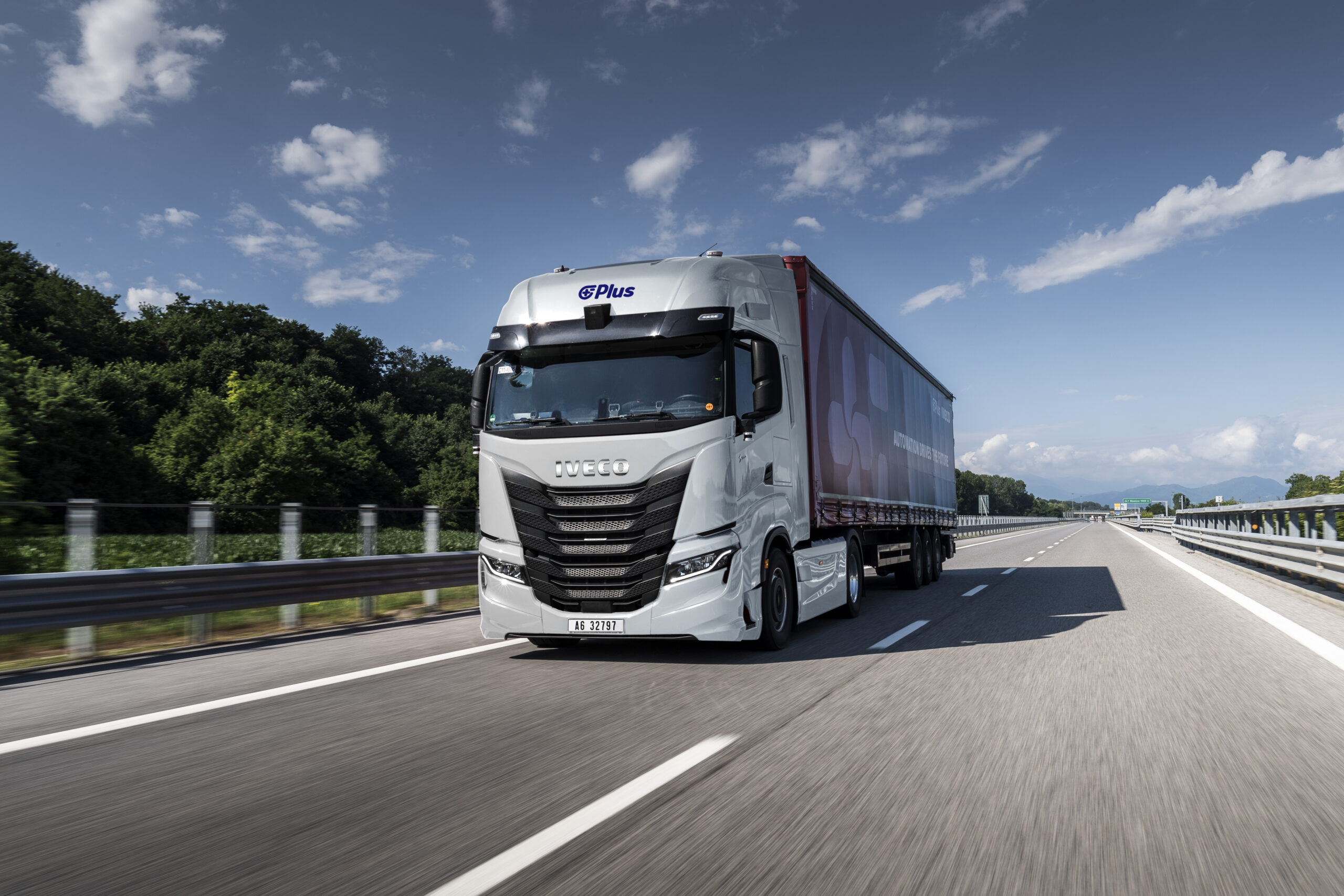 IVECO en Plus voltooien met succes de eerste fase van de pilot voor autonome vrachtwagens, klaar voor tests op de openbare weg in Europa