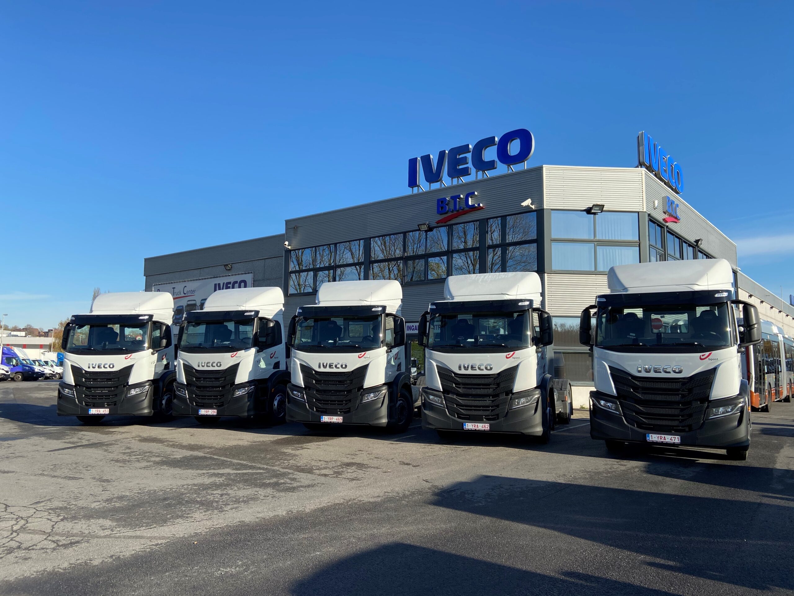 Levering van IVECO S-WAY trucks aan trouwe partner Bpost!