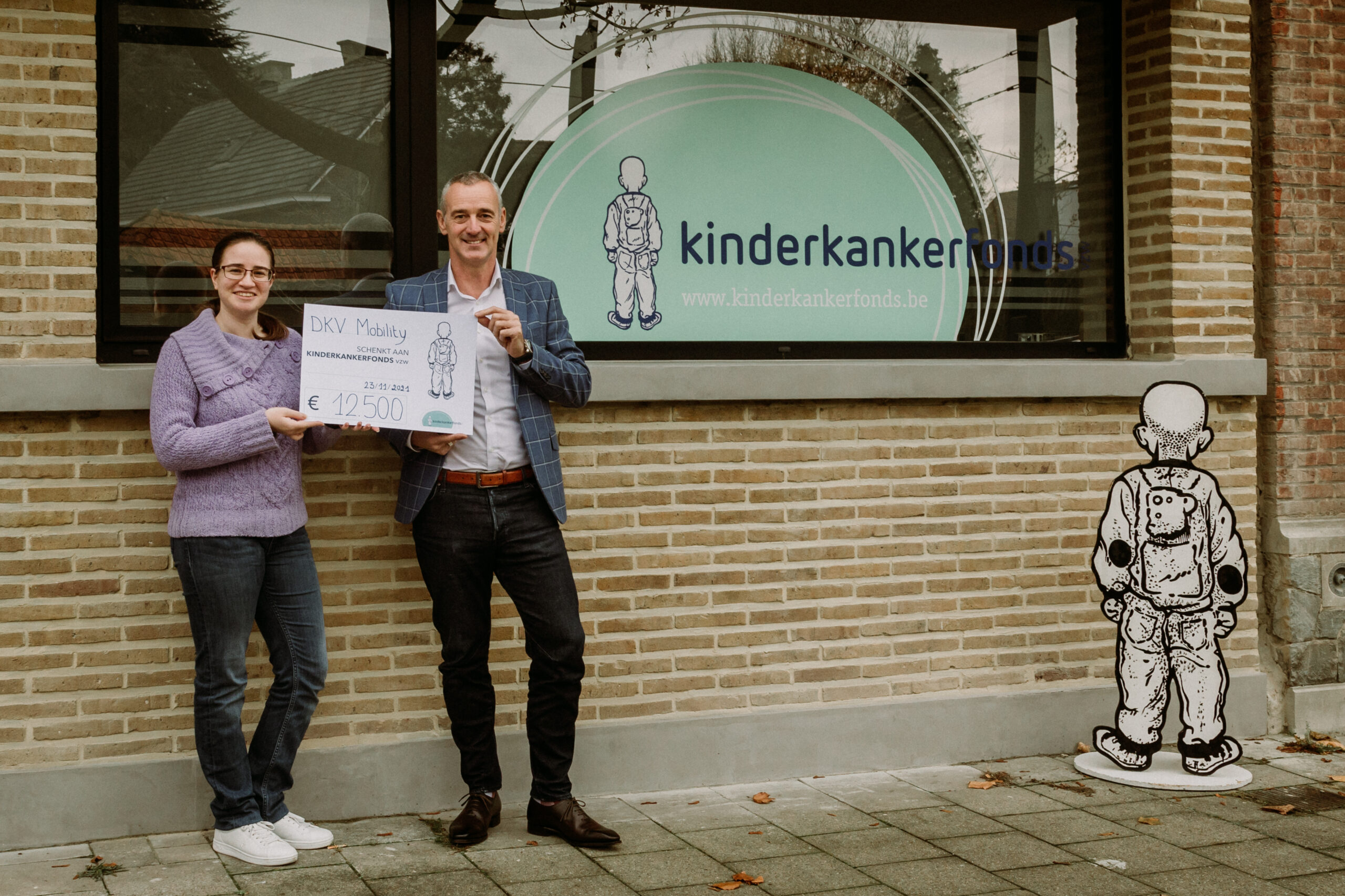 DKV Mobility donne 12.500 euros à l’asbl Fondation pour le cancer des enfants
