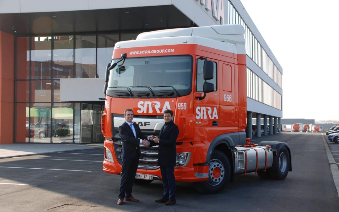 Remise des clés du  premier Nouveau DAF XF à Sitra d’une commande de 100 tracteurs