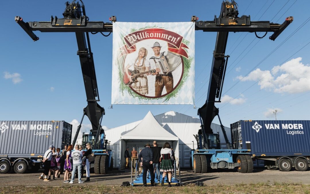 Van Moer Logistics viert 30-jarig bestaan met groots oktober(personeels)fest