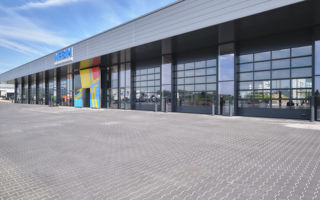 Nebim très satisfait des portes sectionnelles de ASSA ABLOY Entrance Systems