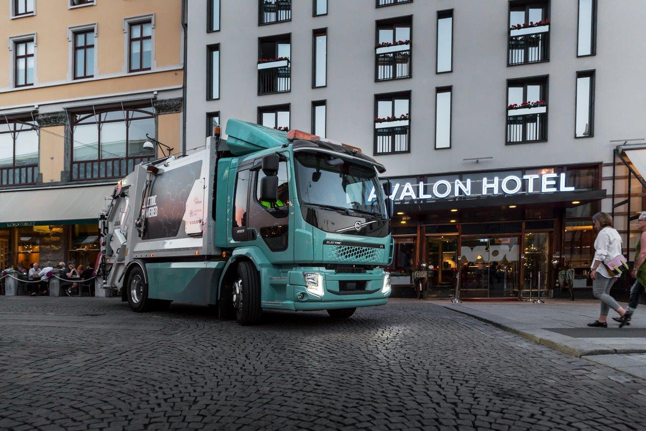 Eerste elektrische Volvo trucks afgeleverd aan klanten