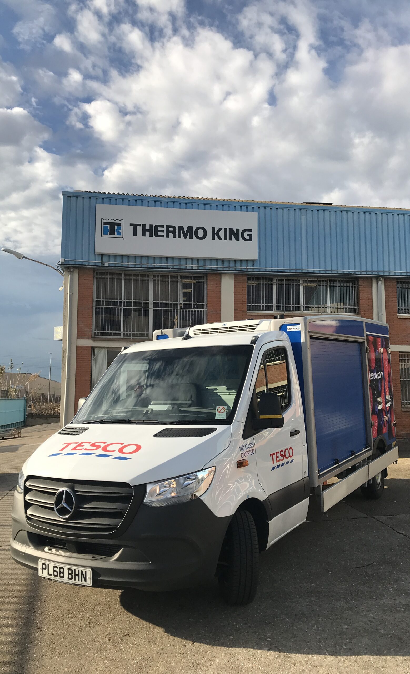 Tesco Dot-Com-wagenpark wint aan operationele flexibiliteit met Thermo King’s E-200 elektrische koelunits