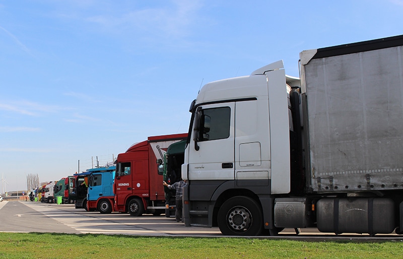 Betalen de vrachtwagenchauffeurs de Brexit-rekening en de vluchtelingencrisis?