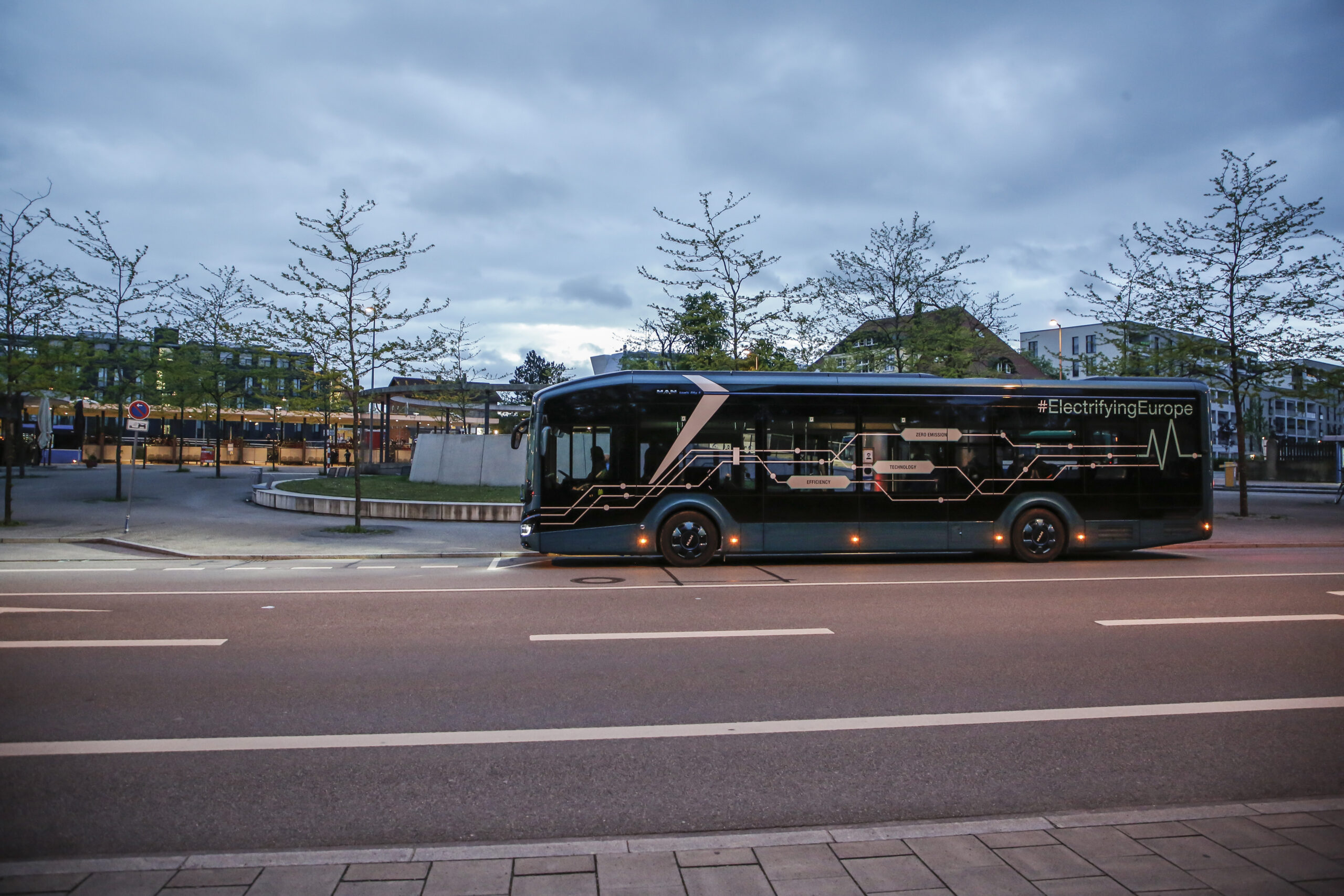 MAN vestigt nieuwe norm voor rijbereik: volledig elektrische bus doorbreekt grens van 550 kilometer