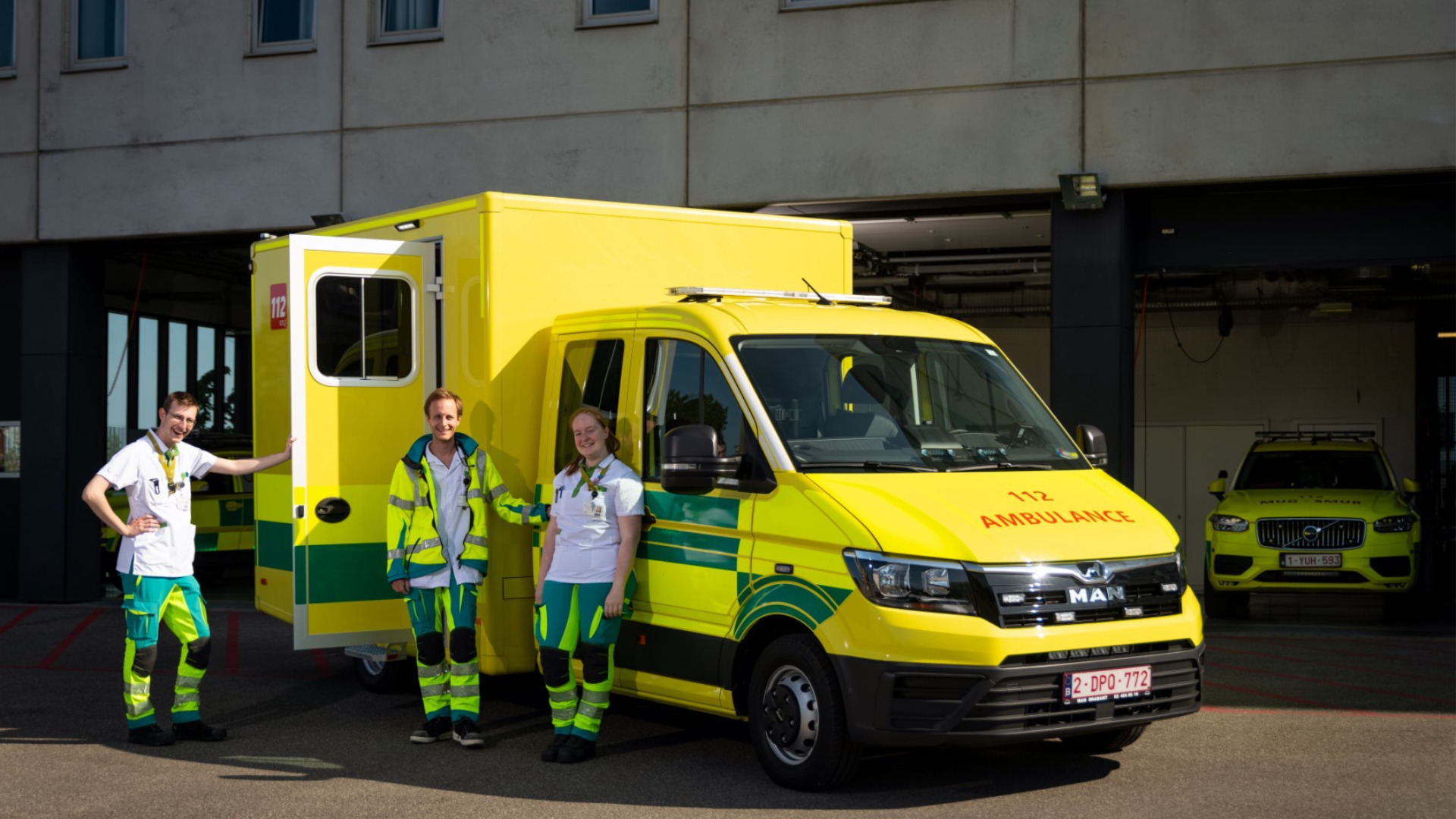 Nieuwe high tech MAN TGE ziekenwagen van UZ Brussel in dienst voor transport tussen ziekenhuizen