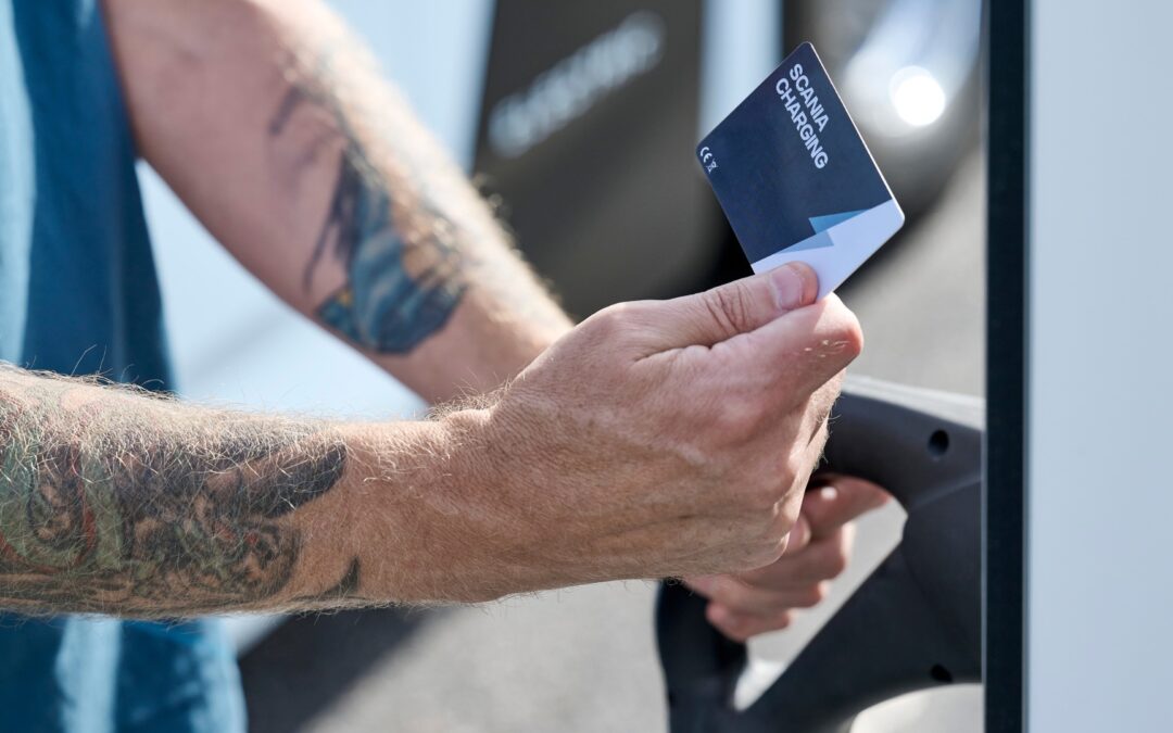 Scania’s aanbod van batterij-elektrische voertuigen en bijhorende diensten breidt zich verder uit
