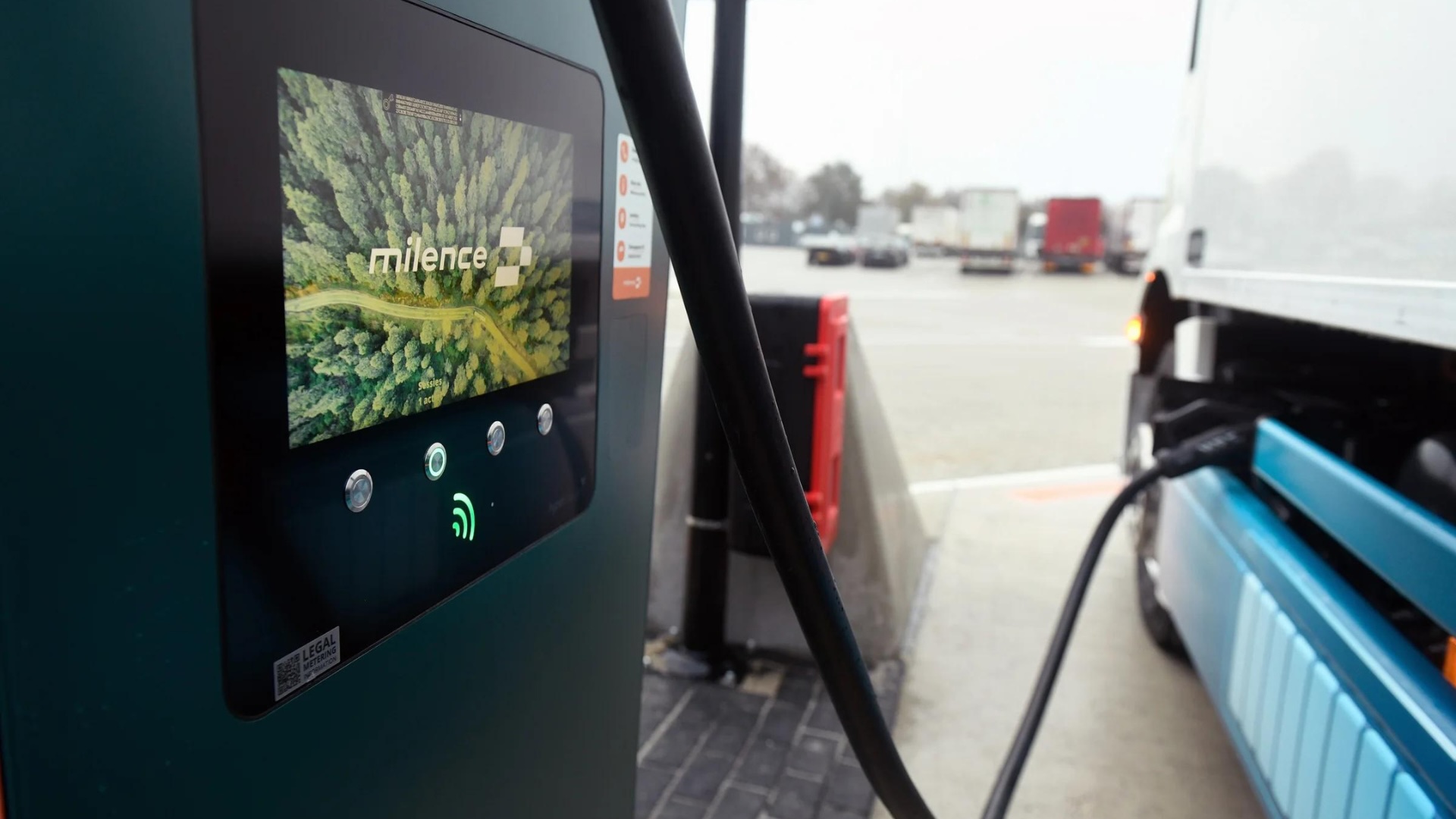 Samenwerking DKV Mobility en Milence voor opladen e-trucks