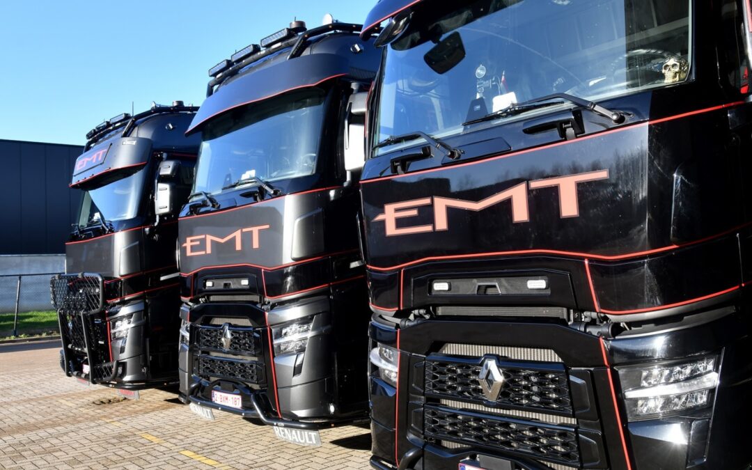 Identieke Renault Trucks T voor vader en zoon bij EMT