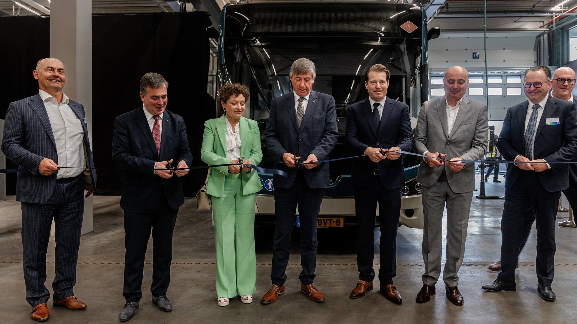 VDL Bus & Coach opent hypermoderne busfabriek in het Vlaamse Roeselare