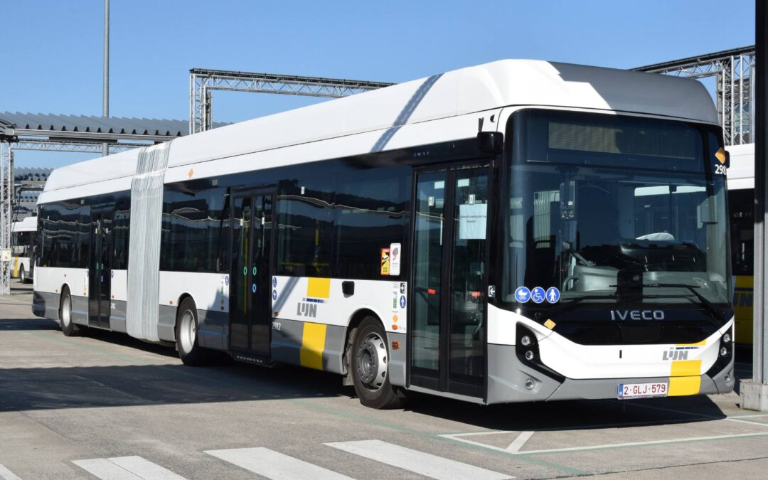 De Lijn neemt eerste volledig elektrische gelede bussen in gebruik in Leuven
