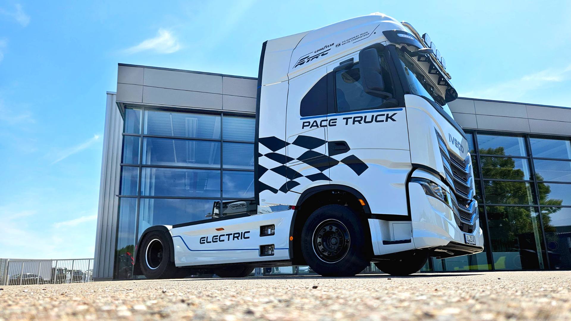 IVECO donne le ton en matière de course durable avec son ePace Truck 100 % électrique dans le cadre du championnat européen de courses de camions Goodyear FIA 2025