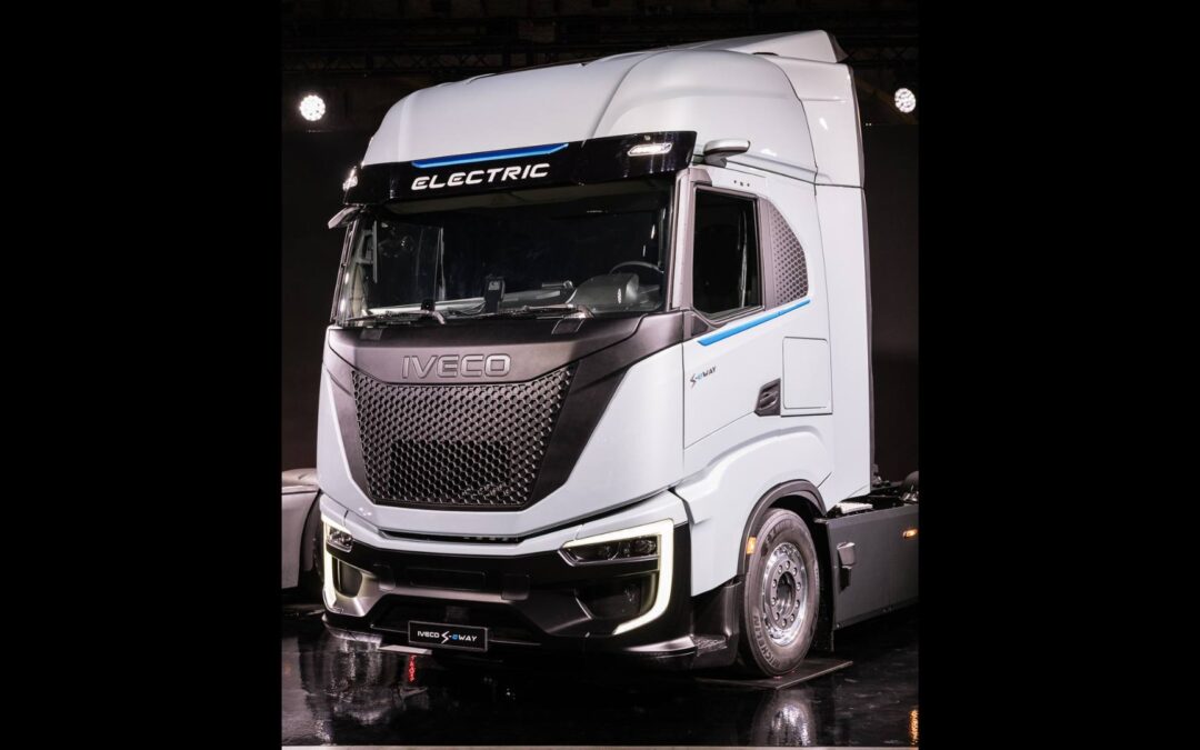 IVECO onthult de nieuwe S-eWay Artic, de ideale truck voor e-mobiliteit op lange afstanden en regionale missies