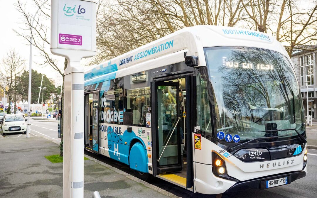 Première livraison européenne du GX 337 H2 LINIUM par IVECO BUS à Lorient