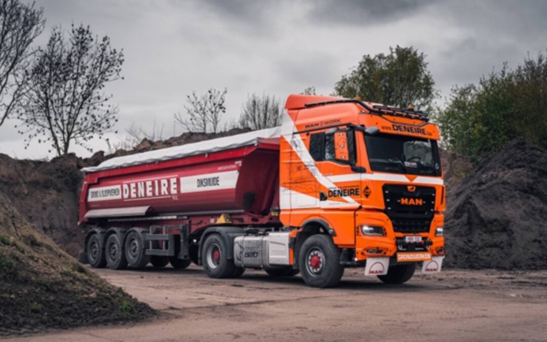DENEIRE N.V. neemt nieuwe en volledig verlichte MAN TGX met opvallende kippercombinatie in gebruik.