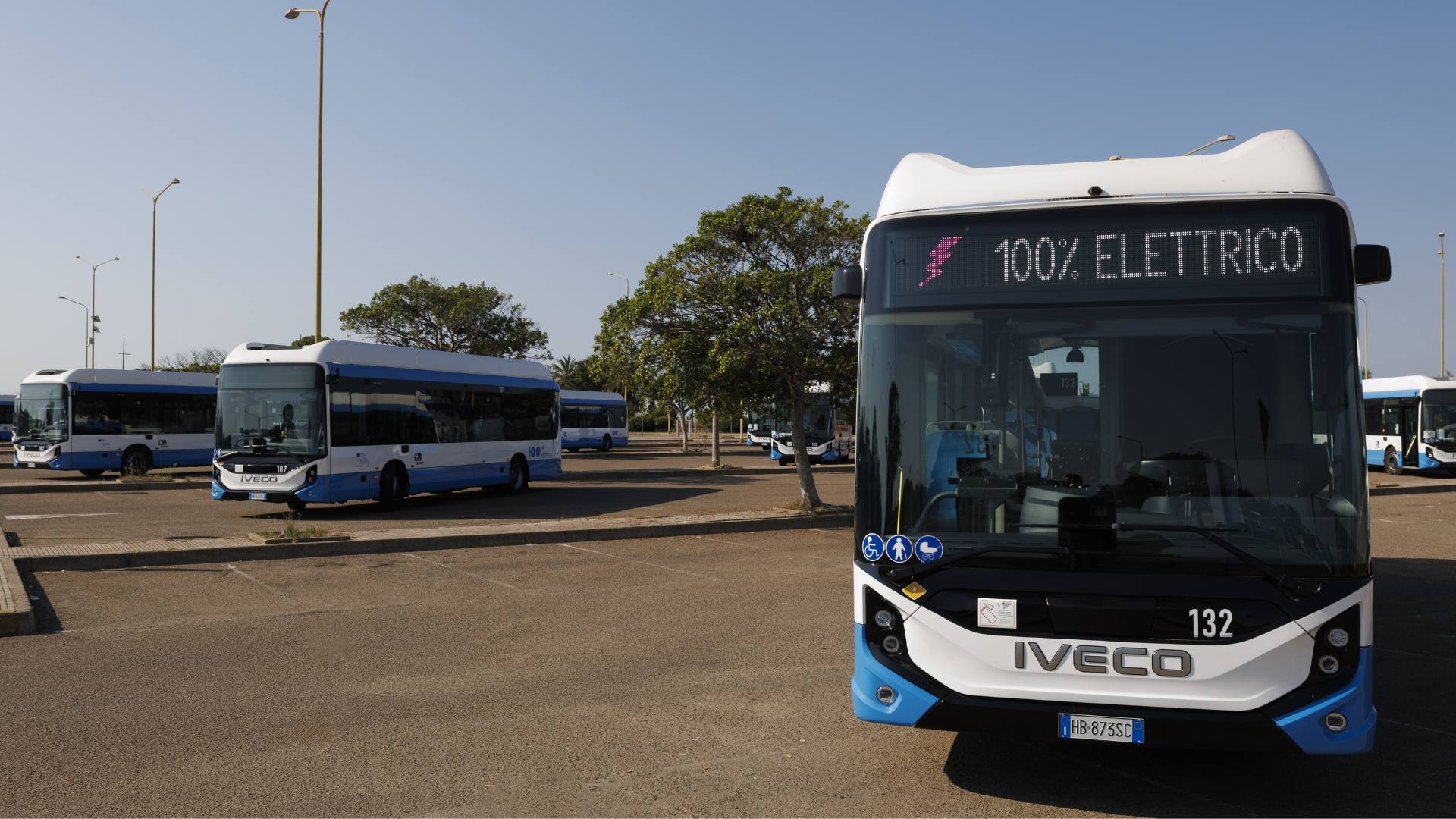 IVECO BUS levert eerste E-WAY-midibussen uitgerust met FPT-batterijen aan een Europese klant