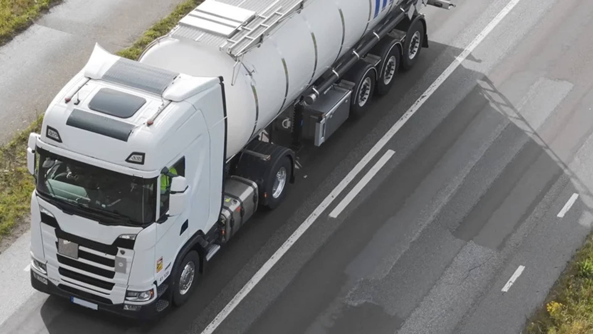 Hoge dieselprijzen maken zonnepanelen op vrachtwagens steeds interessanter