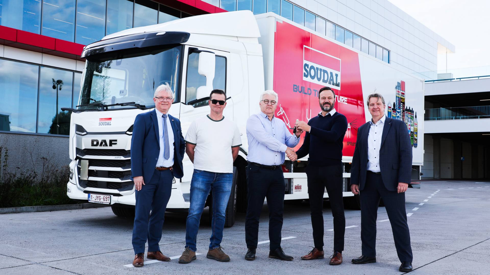 Sleuteloverhanding: Een DAF XD 370 FAN voor Soudal