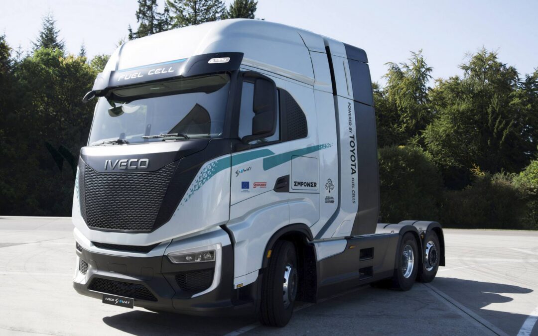 IVECO en Toyota bundelen hun krachten om de ontwikkeling van vrachtwagens van de volgende generatie op waterstof-brandstofcellen te versnellen via het door de EU gefinancierde EMPOWER-project.
